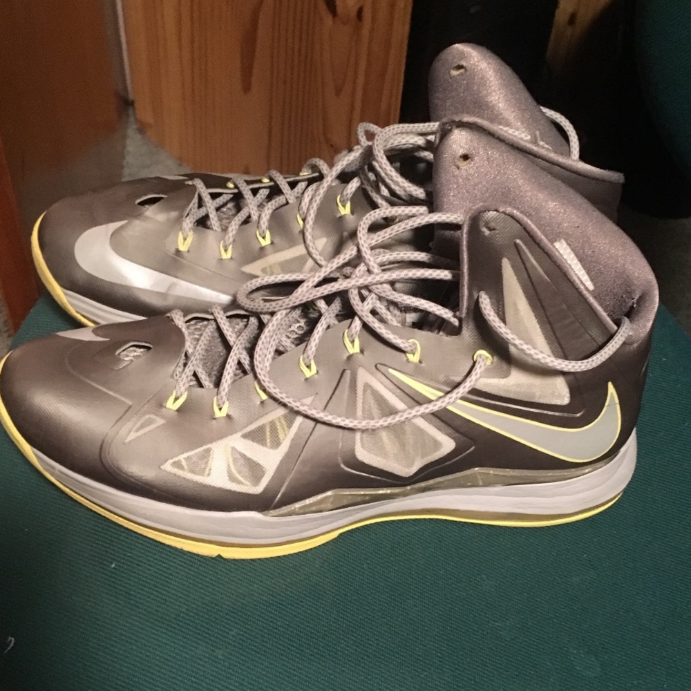 Nike lebron James flywire size 15